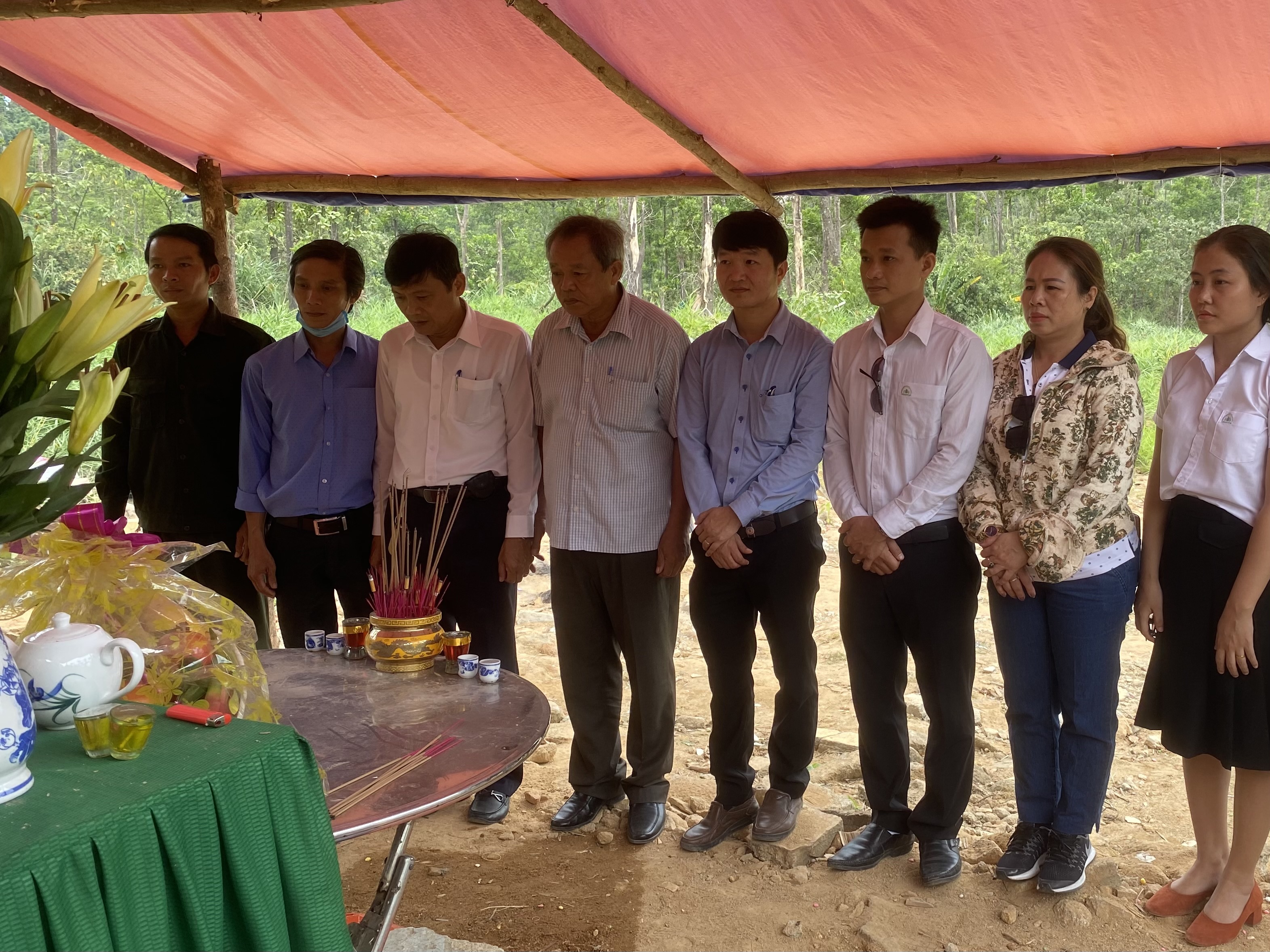 Quỹ Bảo vệ và Phát triển rừng tỉnh Thừa Thiên Huế tổ chức Lễ dâng hương tưởng nhớ các anh hùng, liệt sĩ nhân ngày (27/7/1947 - 27/7/2021)