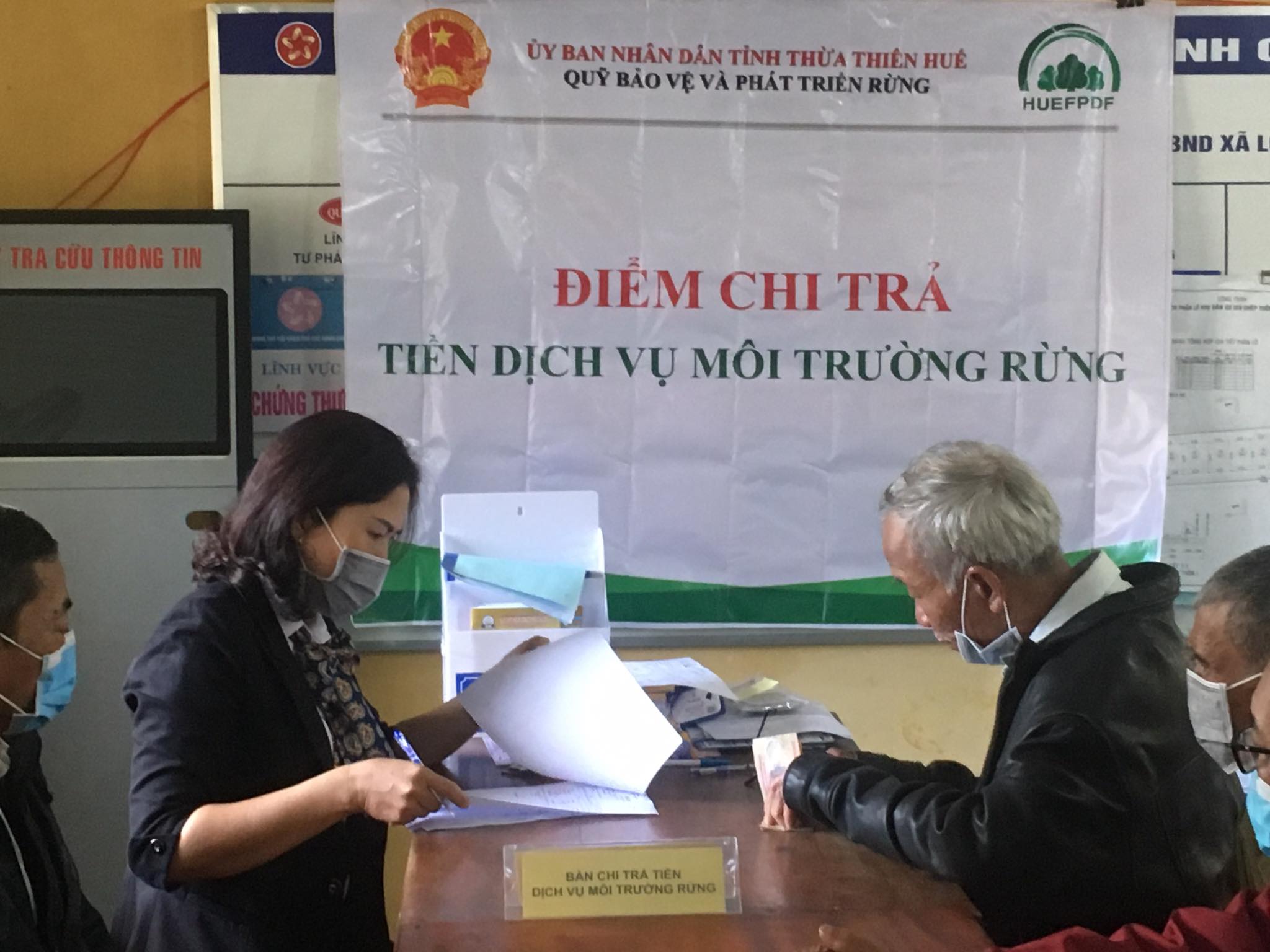 Quỹ Bảo vệ và Phát triển rừng tỉnh Thừa Thiên Huế tiến hành chi trả tiền dịch vụ môi trường rừng (DVMTR) năm 2020 cho các cộng đồng, nhóm hộ, hộ gia đình thuộc huyện Phú Lộc