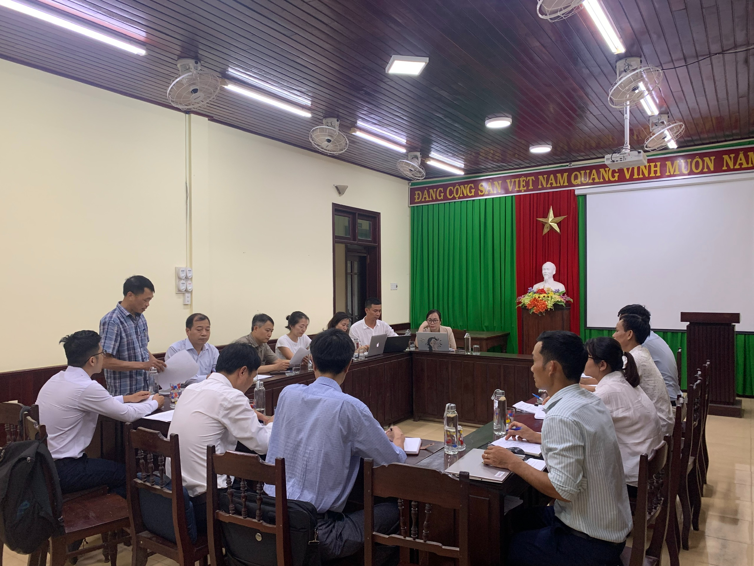 Tham vấn chủ rừng là tổ chức, UBND xã, cộng đồng và các bên liên quan về nội dung hướng dẫn thực hiện ERPA tại tỉnh Thừa Thiên Huế